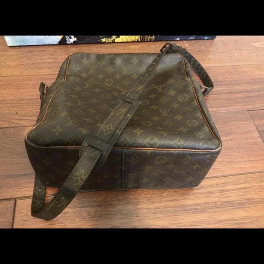Louis Vuitton Messenger Bag